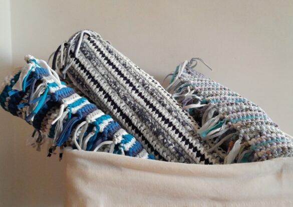 Tutorials for Crocheting the Easiest Customizable Tshirt Rugs