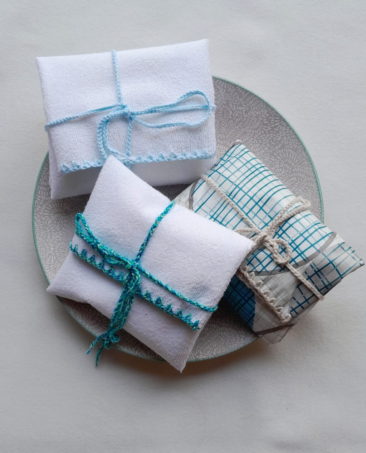 No-Sew Fabric Sandwich Wrappings with Crochet Finishing Details